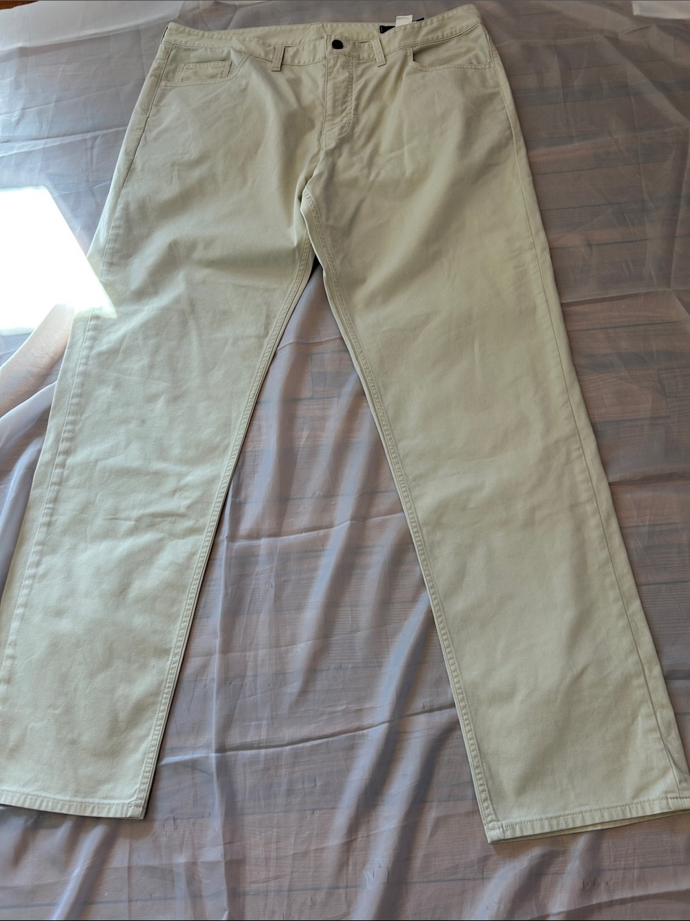 Vineyard Vines Men's Khaki Chinos in Light Beige